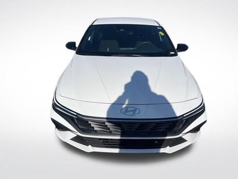 Used 2025 Hyundai Elantra SEL FWD image 3