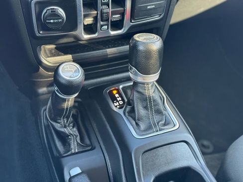 Used 2021 Jeep Wrangler Unlimited Sahara AWD/4WD image 18