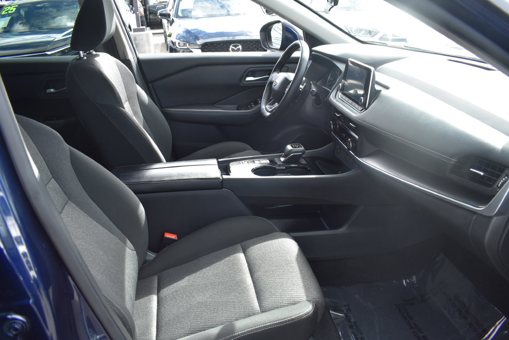 Used 2025 Nissan Rogue SV FWD image 12