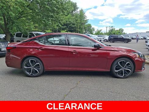 Used 2024 Nissan Altima 2.5 SR FWD image 7