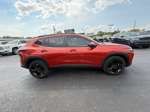 Used 2024 Chevrolet Trax ACTIV FWD image 2