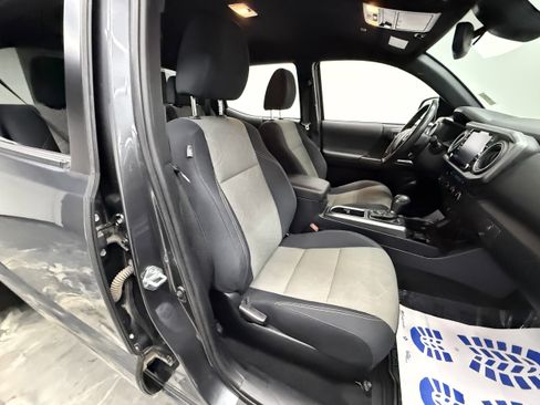 Used 2021 Toyota Tacoma TRD Sport image 19