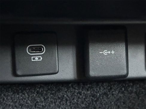 Used 2023 Land Rover Range Rover SE image 23