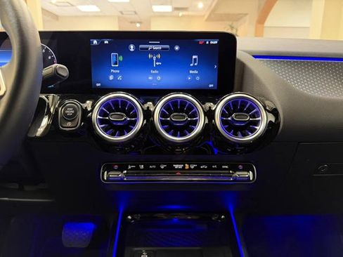 Used 2025 Mercedes-Benz GLA 250 image 13