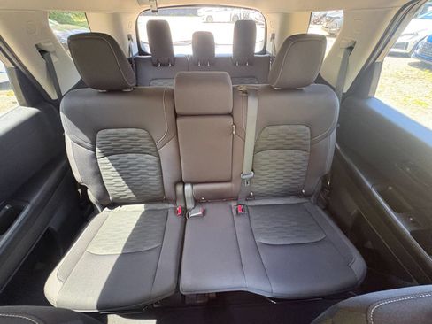 Used 2025 Nissan Pathfinder SV FWD image 37