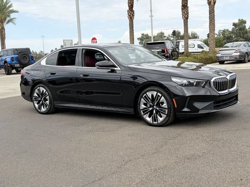 Used 2024 BMW 530i w/ M Sport Package RWD image 4