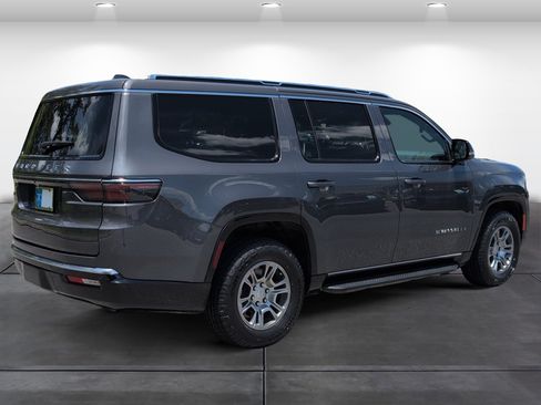 Used 2023 Jeep Wagoneer 4WD image 5