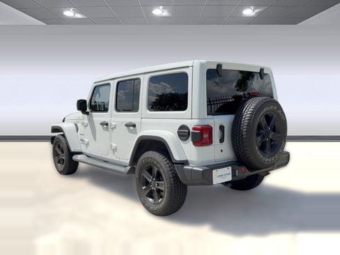 Used 2019 Jeep Wrangler Unlimited Sahara AWD/4WD image 3