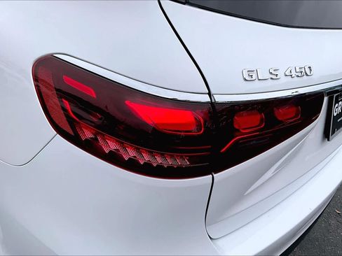 Used 2024 Mercedes-Benz GLS 450 4MATIC image 29