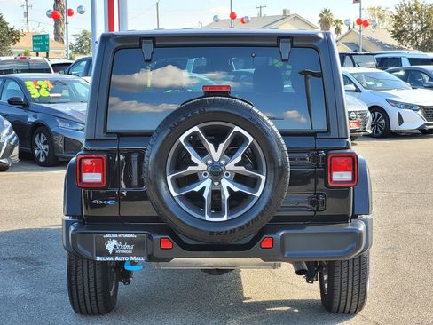 Used 2024 Jeep Wrangler Unlimited image 6