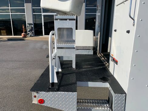 Used 2017 Ford E-350 and Econoline 350 Super Duty image 45