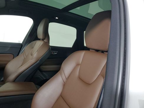 Used 2023 Volvo XC60 B5 Plus w/ Climate Package FWD image 25