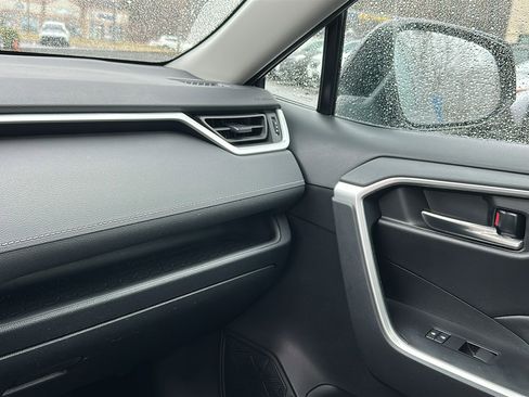 Used 2021 Toyota RAV4 XLE w/ Convenience Package image 20