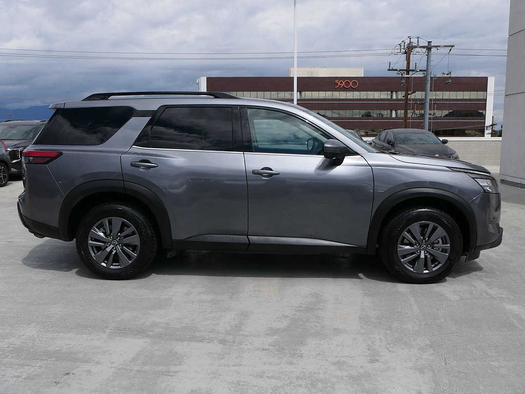 Used 2025 Nissan Pathfinder SV FWD image 2