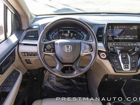 Used 2024 Honda Odyssey Touring image 2