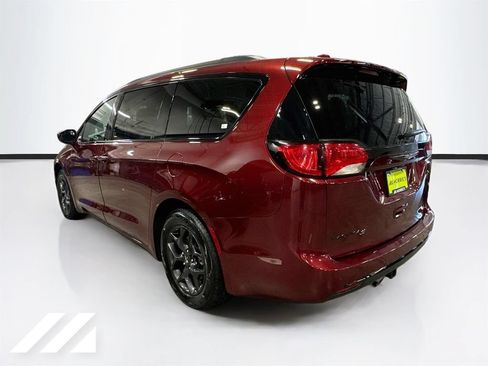 Used 2020 Chrysler Pacifica Touring-L w/ S Appearance Package FWD image 7