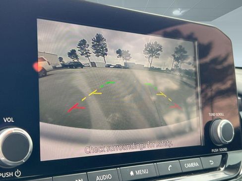 Used 2024 Nissan Pathfinder SV image 24