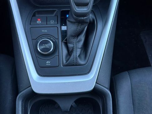 Used 2019 Toyota RAV4 LE w/ Carpet Mat Package AWD/4WD image 22