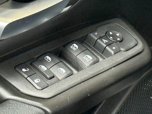 Used 2025 RAM 1500 Big Horn AWD/4WD image 33