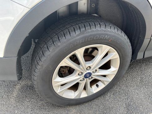Used 2017 Ford Escape SE AWD/4WD image 4