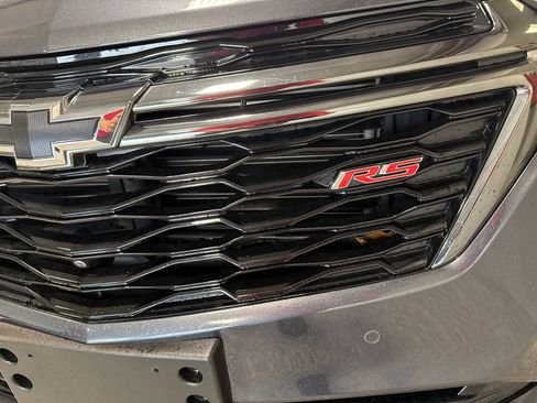 Used 2022 Chevrolet Equinox RS w/ Infotainment Package image 29