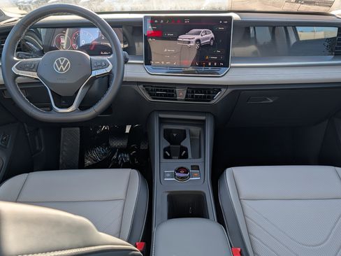 New 2026 Volkswagen Tiguan SE image 8