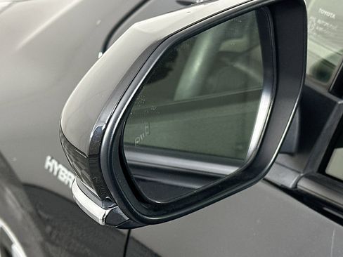 Used 2021 Toyota Prius LE image 16