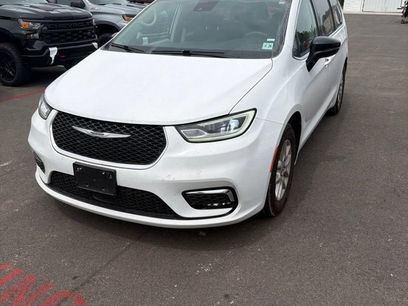 Used 2024 Chrysler Pacifica Touring-L