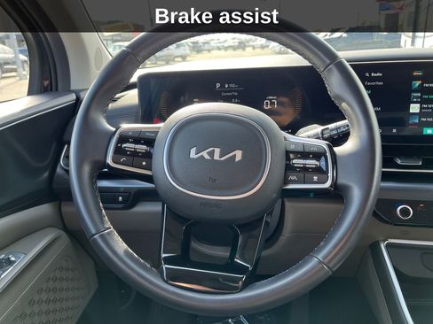 Used 2025 Kia Carnival FWD image 16