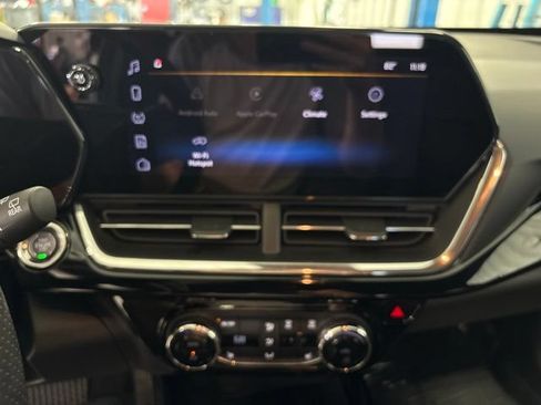 Used 2025 Chevrolet Trax RS w/ Sunroof Package FWD image 22