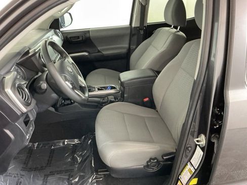 Used 2018 Toyota Tacoma SR5 image 13