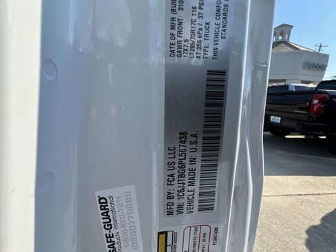 Used 2023 Jeep Gladiator Rubicon w/ Cold Weather Group image 44