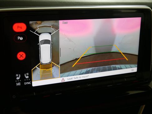 Used 2025 Volkswagen Atlas SEL Premium R-Line image 32