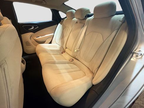 Used 2016 Chrysler 200 Limited FWD image 25
