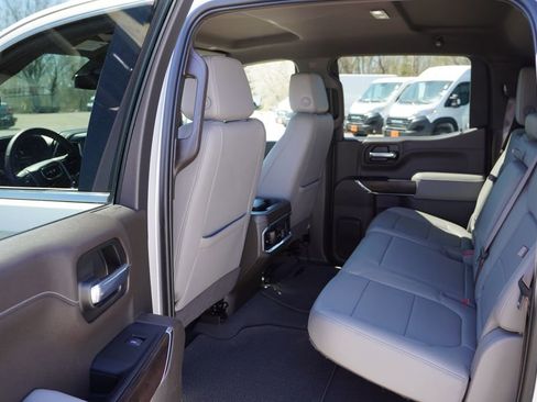 Used 2022 GMC Sierra 1500 SLT w/ SLT Premium Plus Package AWD/4WD image 18