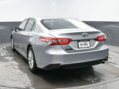 Used 2018 Toyota Camry LE image 5