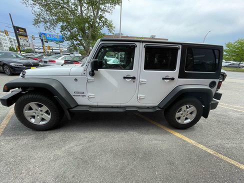 Used 2018 Jeep Wrangler Unlimited Sport S AWD/4WD image 6
