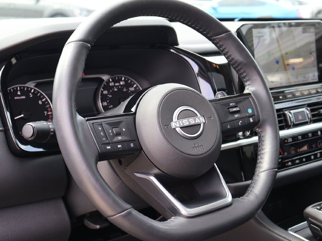Used 2025 Nissan Pathfinder SL w/ SL Premium Package AWD/4WD image 25