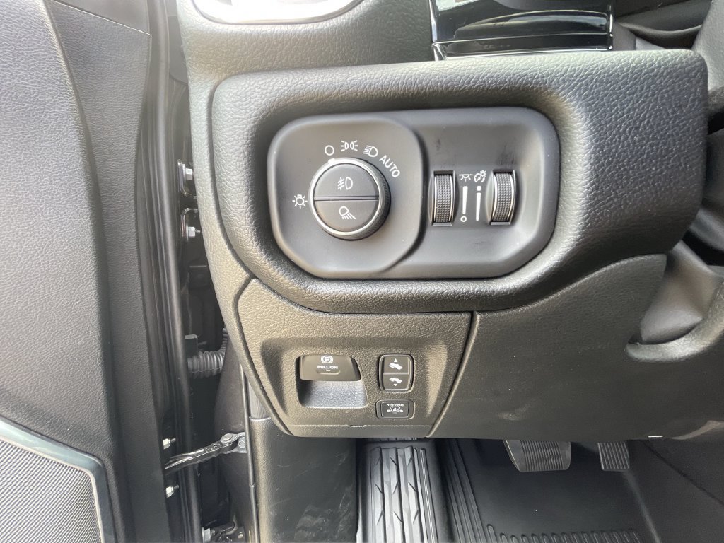 Used 2026 RAM 1500 Laramie AWD/4WD image 18