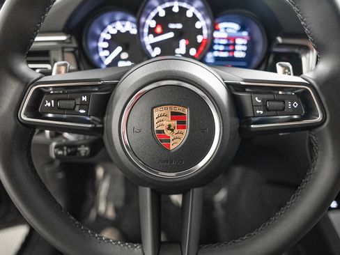 Certified 2025 Porsche Macan image 17