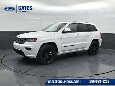 Used 2020 Jeep Grand Cherokee Altitude AWD/4WD image 6