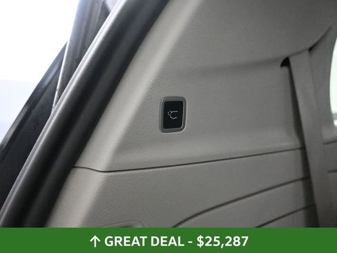 Used 2024 Chrysler Pacifica Limited FWD image 28