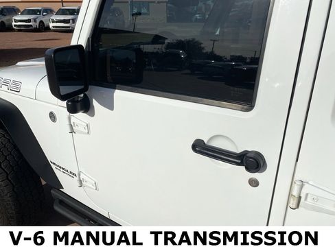 Used 2013 Jeep Wrangler Unlimited Sahara image 23