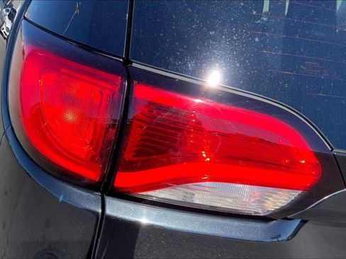 Used 2017 Chrysler Pacifica Limited image 28