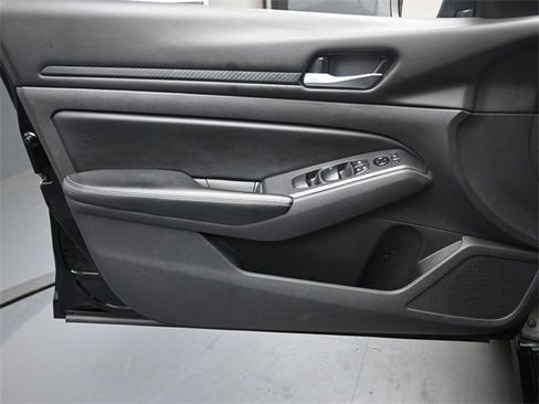 Used 2024 Nissan Altima 2.5 SV image 19