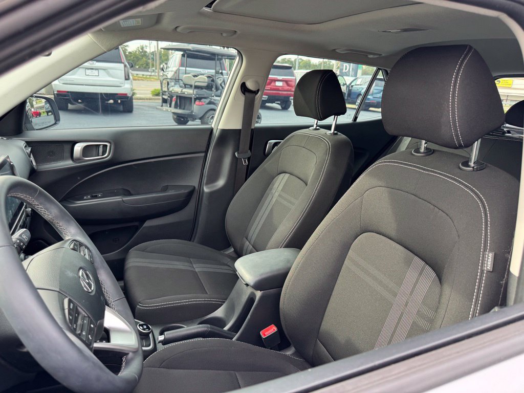 Used 2024 Hyundai Venue SEL FWD image 9