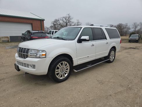 Used 2012 Lincoln Navigator L 4WD image 4