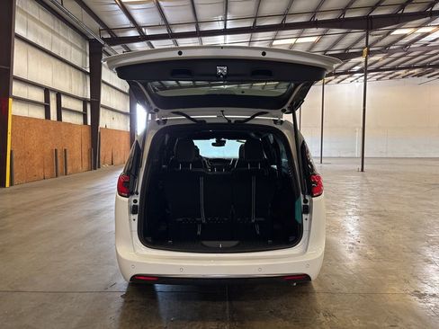 New 2026 Chrysler Pacifica Select FWD image 11