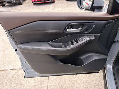 Used 2023 Nissan Rogue SL image 18