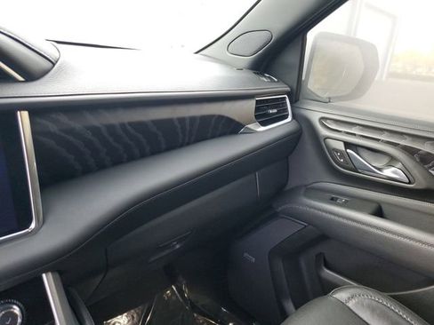 Used 2021 GMC Yukon XL Denali w/ Denali Premium Package image 25